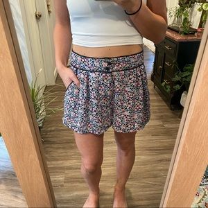 H&M Divided Floral Shorts Women’s Size 6